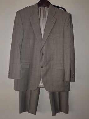 Jack Victor Men's Full Suit 44R Verona Tan Check Plaid 100% Wool